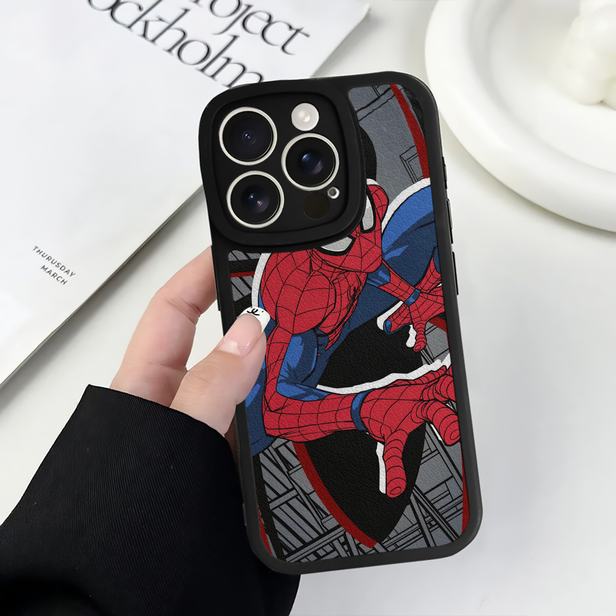 （画像用） Spider Man スパイダーマン 【iPhone 16シリーズ対応】シリコンスマホケース（レザー調） 材質：シリコン